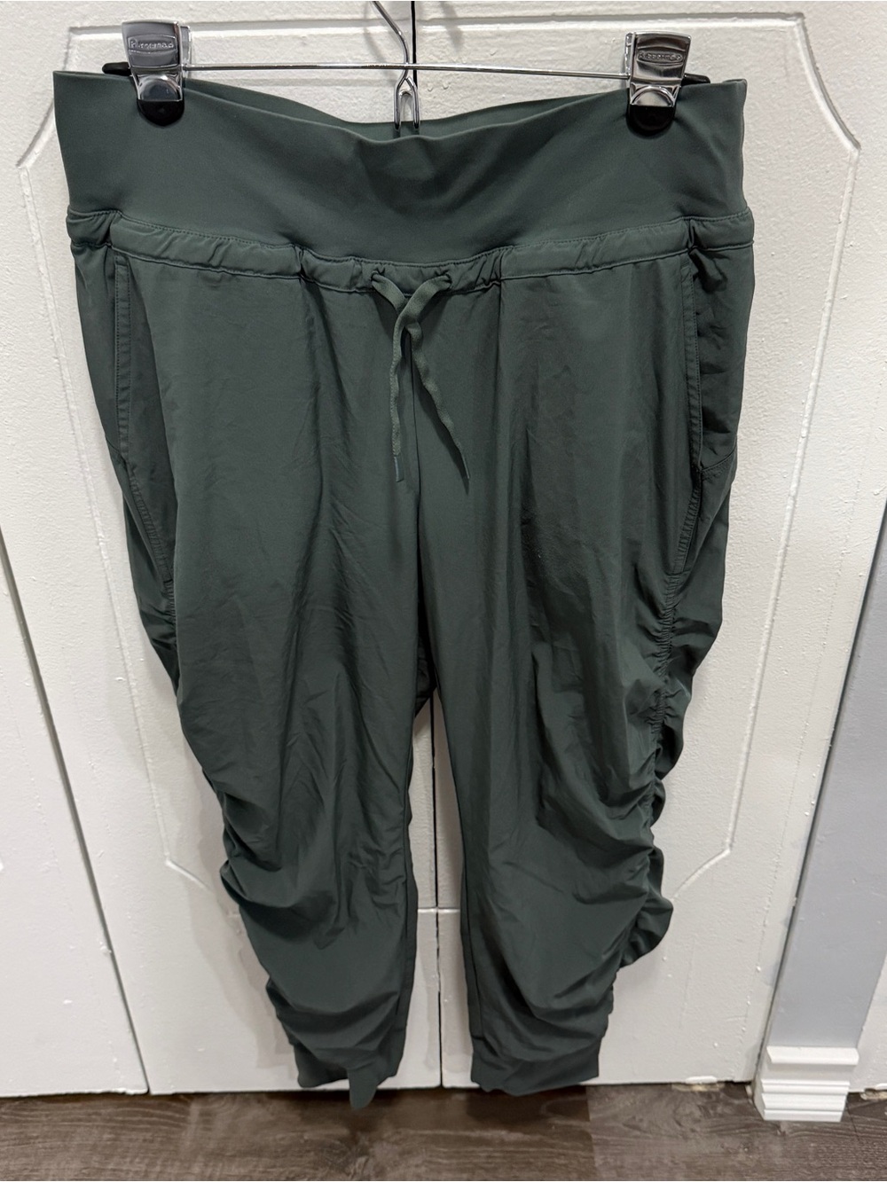 Athleta Green Attitude Lined Pant